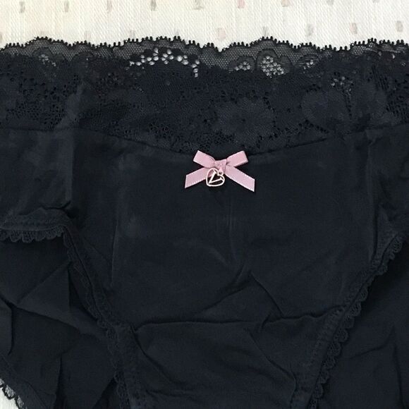 Victoria’s Secrets maternity briefs - Picture 2 of 8